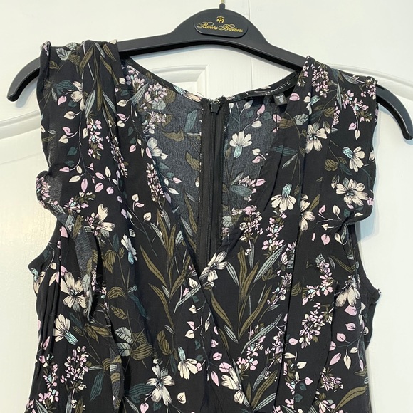 Dynamite V neck Ruffle Flare dress NWT - Picture 2 of 4